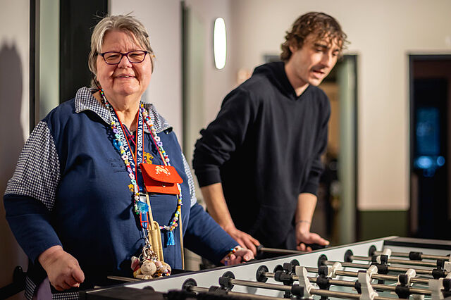 Auch ein Kicker steht den Bewohnerinnen und Bewohnern zur Verfügung. (Foto: Juliane Sonntag/photothek, SkF Berlin) Auch ein Kicker steht den Bewohnerinnen und Bewohnern zur Verfügung. (Foto: Juliane Sonntag/photothek, SkF Berlin)